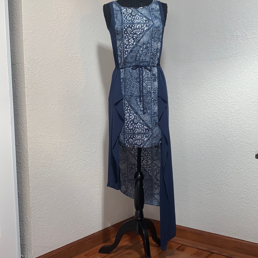 BCBG WHITE DRESS SIZE XXS